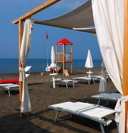 Domizia Palace Hotell
