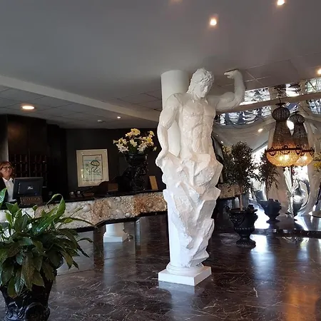 Hotell Domizia Palace