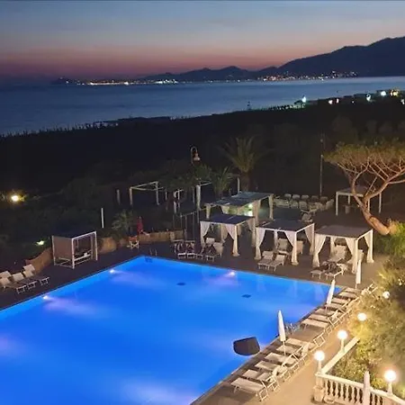 Domizia Palace Baia Domizia