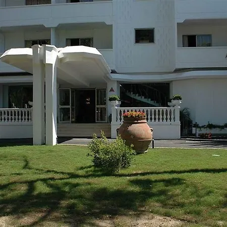 Hotel Domizia Palace