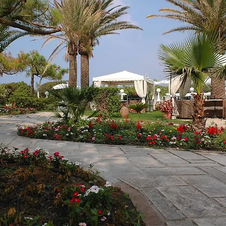 Hotel Domizia Palace