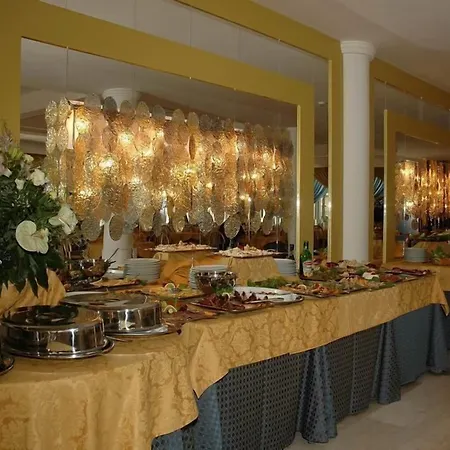Domizia Palace Hotel 4*