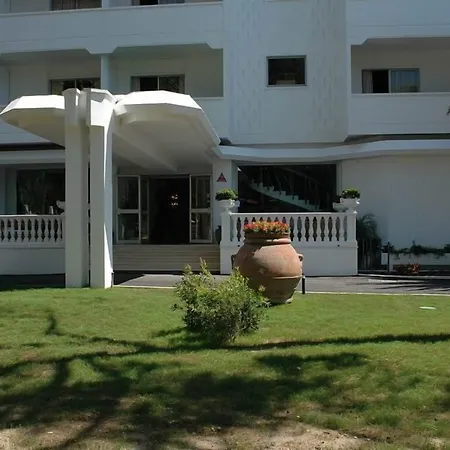 Hotell Domizia Palace
