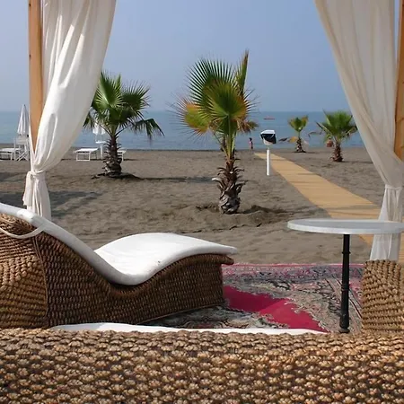 Hotell Domizia Palace