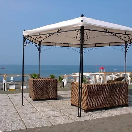 Domizia Palace Hotell 4*