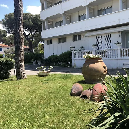 Hotel Domizia Palace