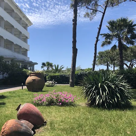 Hotell Domizia Palace Baia Domizia