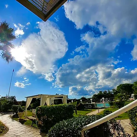 Domizia Palace 4*