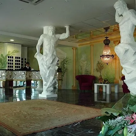 Domizia Palace 4*