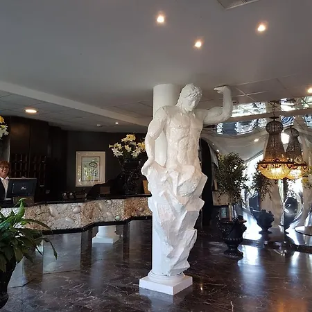 Domizia Palace 4*