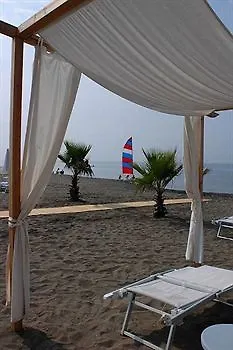 Domizia Palace 4*