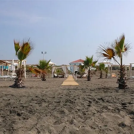 Hotel Domizia Palace 4*