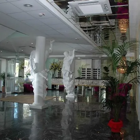 Domizia Palace Hotel 4*
