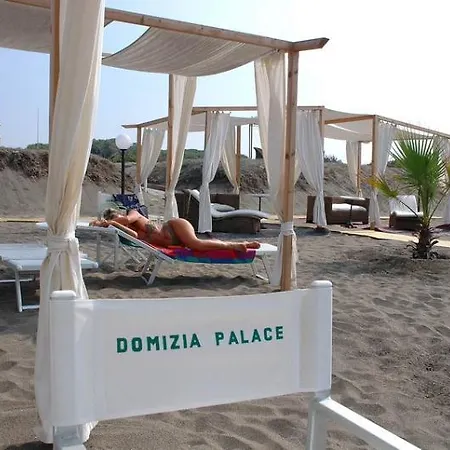 Hotell Domizia Palace 4*