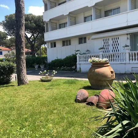 Hotel Domizia Palace 4*