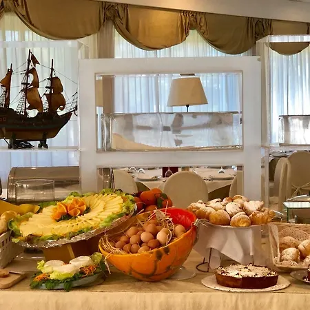 Hotell Domizia Palace